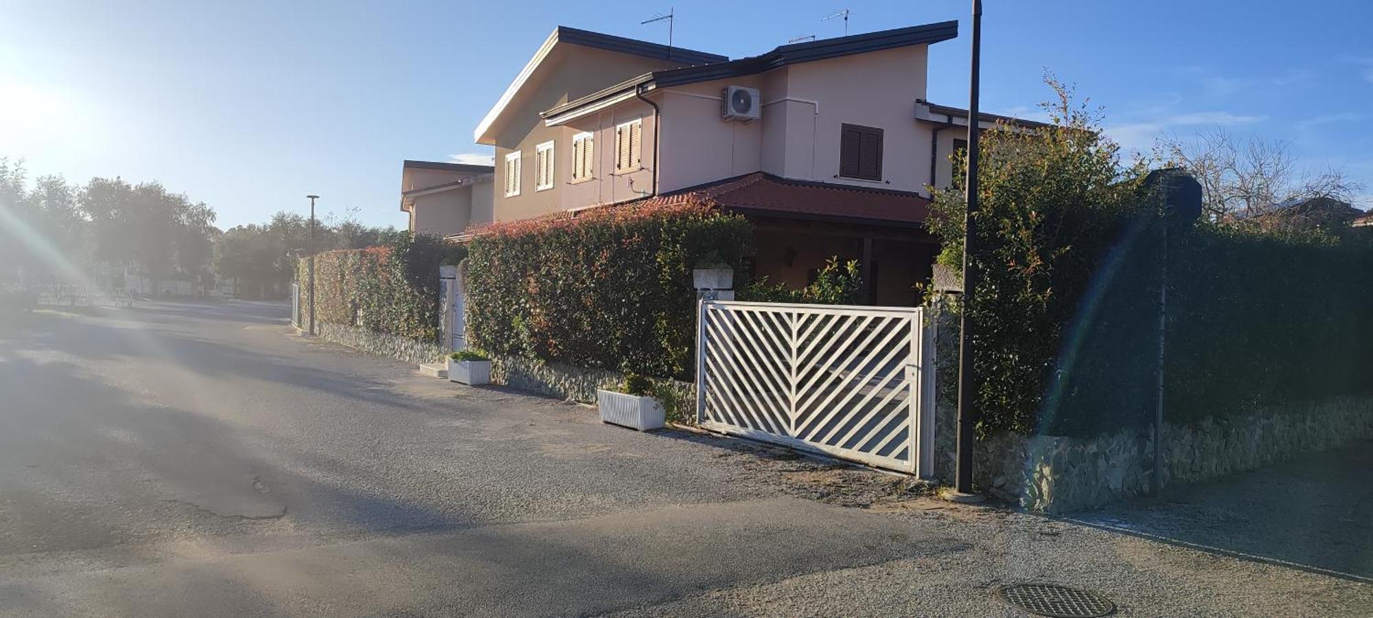 Villetta Aurora Villaggio Porto Ada A 2 Passi Dal Mare ピッツォ エクステリア 写真