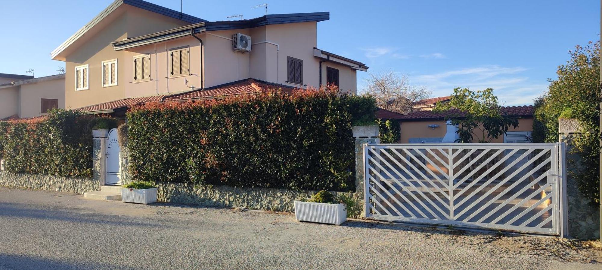 Villetta Aurora Villaggio Porto Ada A 2 Passi Dal Mare ピッツォ エクステリア 写真