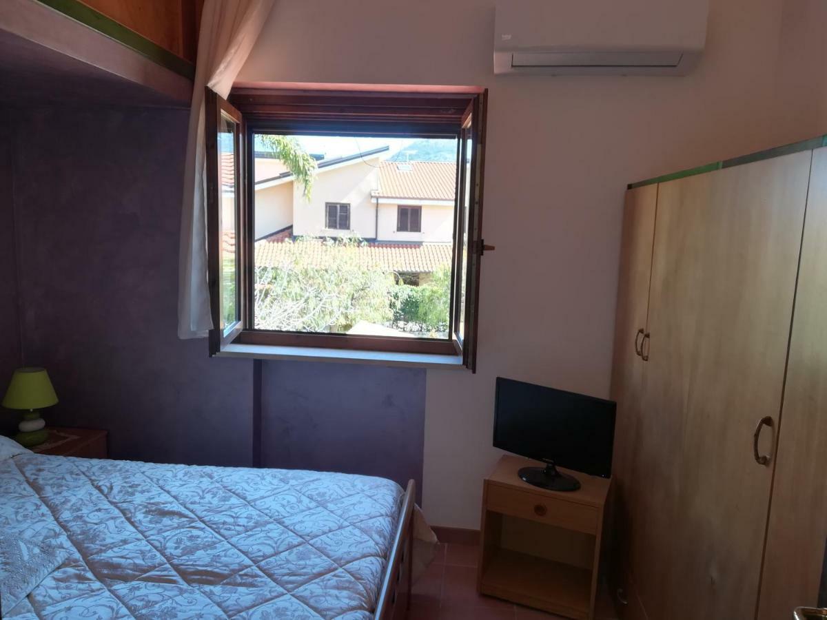 Villetta Aurora Villaggio Porto Ada A 2 Passi Dal Mare ピッツォ エクステリア 写真